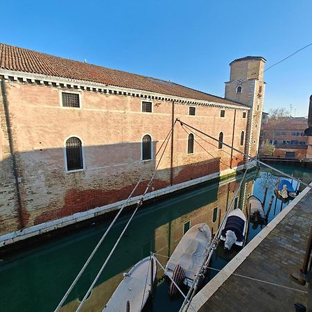 Castello Canal View Venice Exterior photo