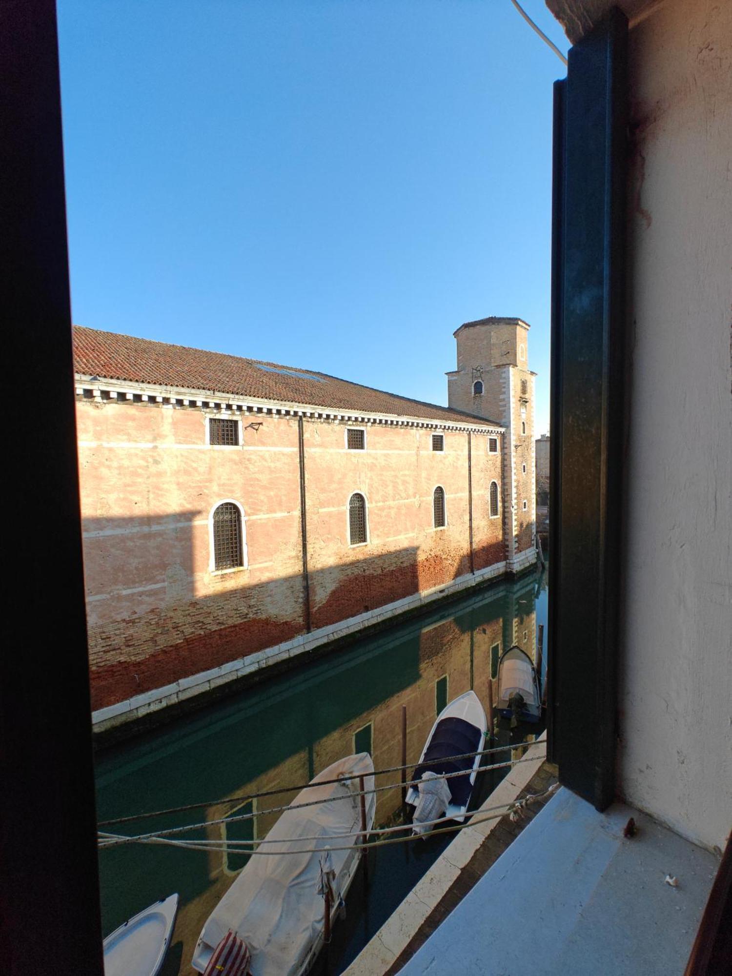 Castello Canal View Venice Exterior photo
