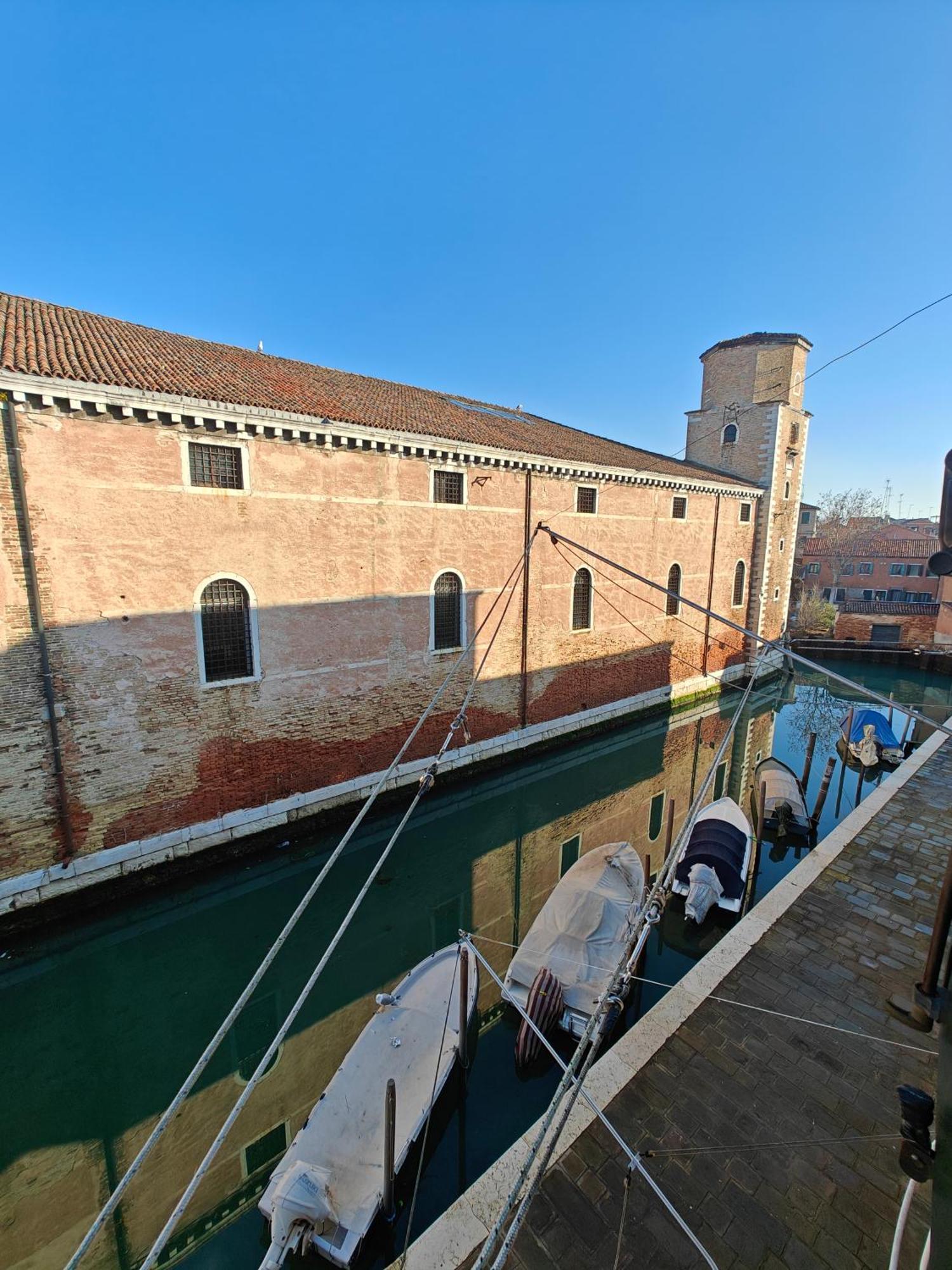 Castello Canal View Venice Exterior photo