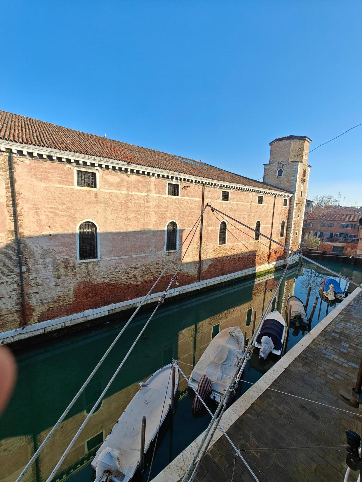 Castello Canal View Venice Exterior photo